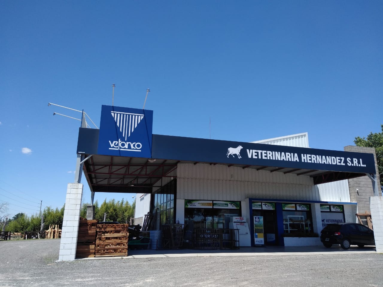 Fachada comercial de Veterinaria Hernández sobre RN12 KM 452